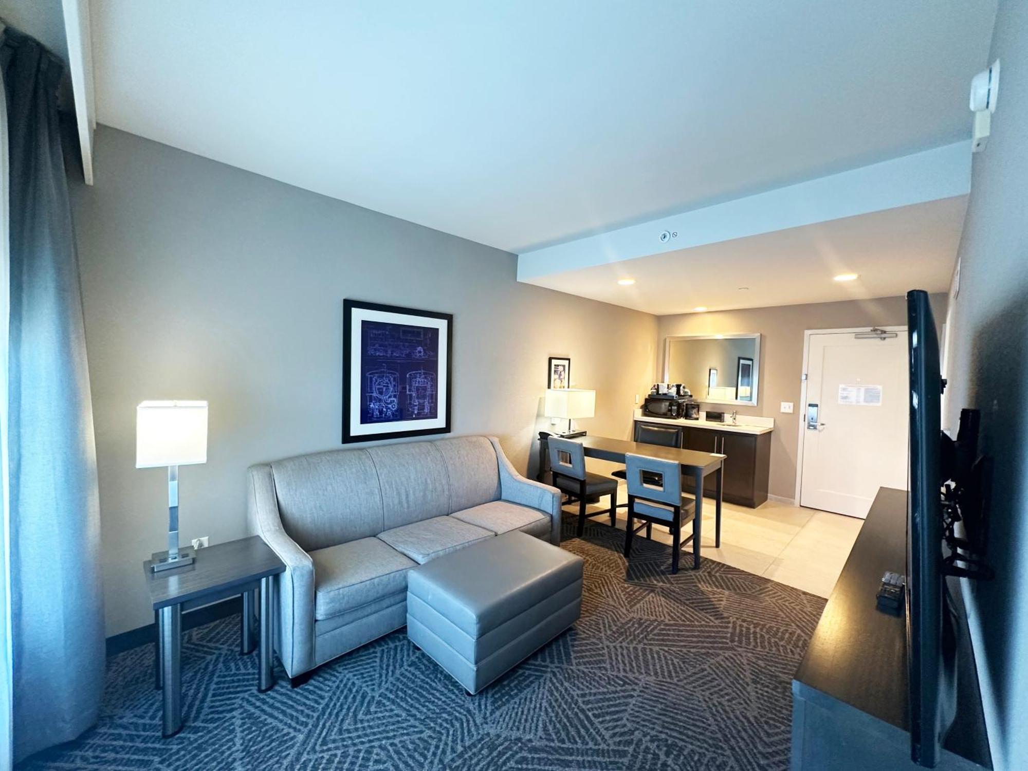 Embassy Suites By Hilton Kansas City Olathe Eksteriør bilde